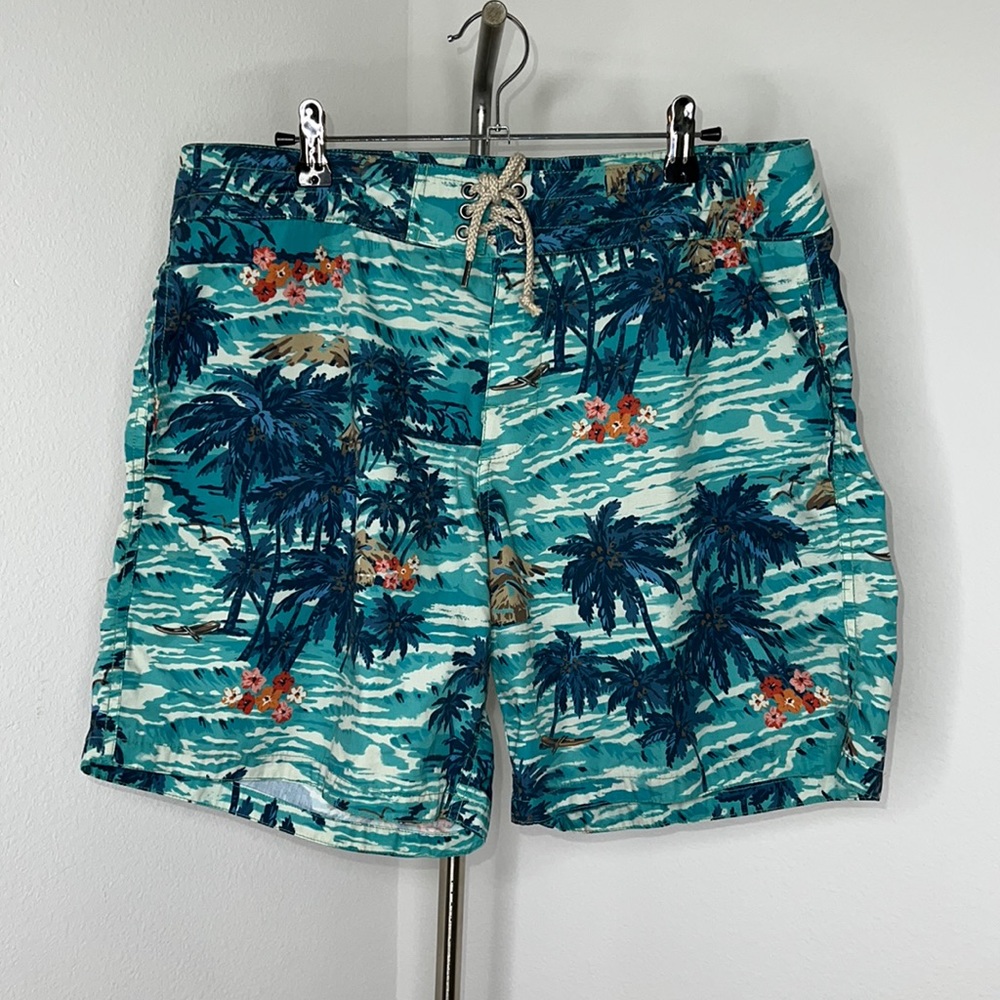 🔹 Faherty Board Shorts